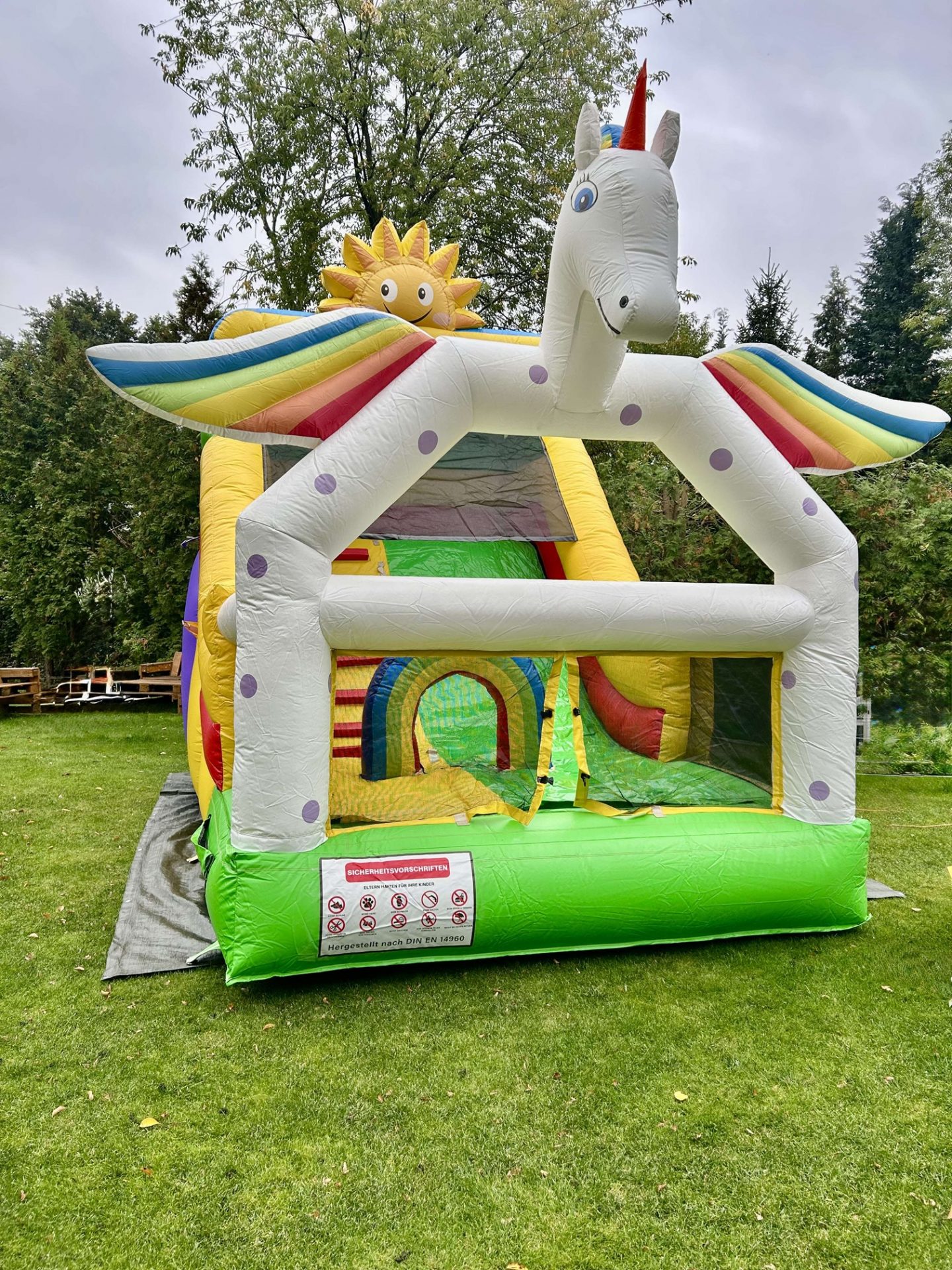 Einhorn Rutsche Hüpfburg mieten oder leihen in Bremen und Umgebung